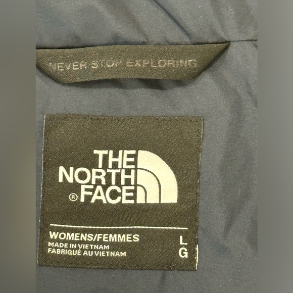The North Face woman's Holladown Sustainable 550 Down Puffer NAVY SIZE LARGE. - Picture 9 of 10